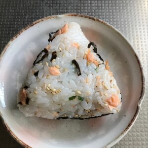 さけ塩昆布ねぎだれおにぎり